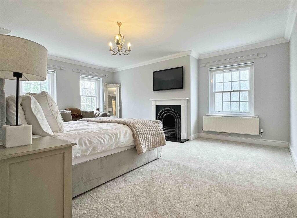Master Bedroom.jpg