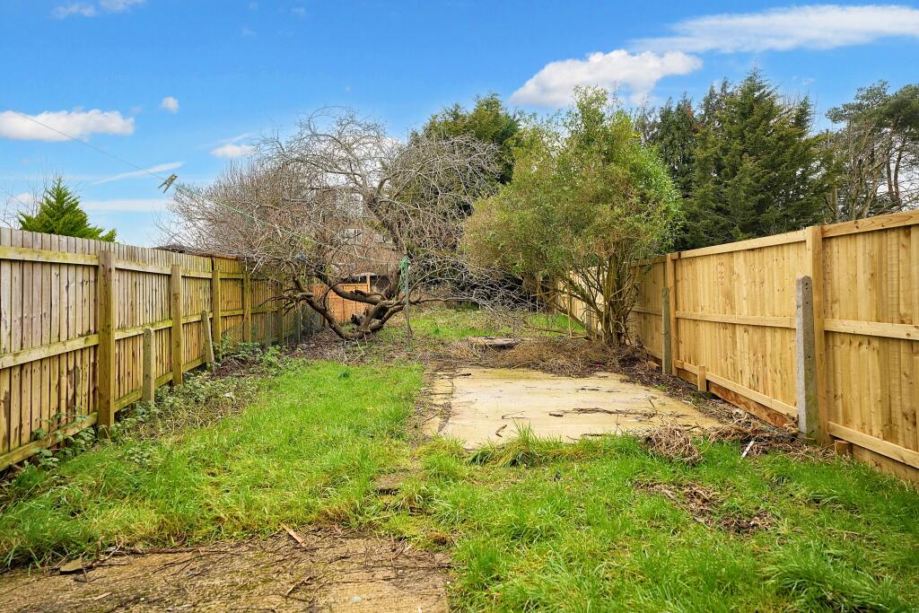 82 Woodlands Road, Chippenham, Wiltshire, SN14 0HG