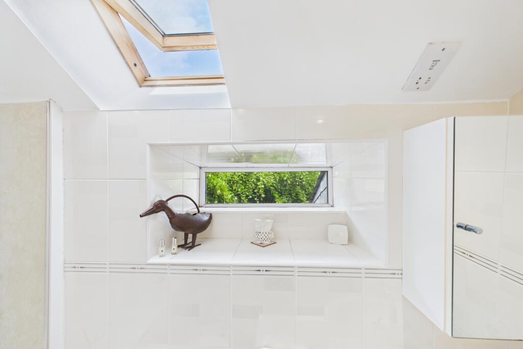 CAM04201G0-PR0085-STILL049