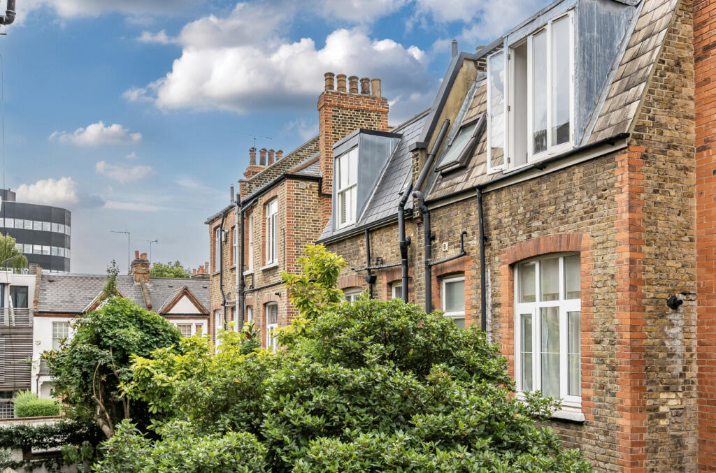 1330915-19-688cd8...