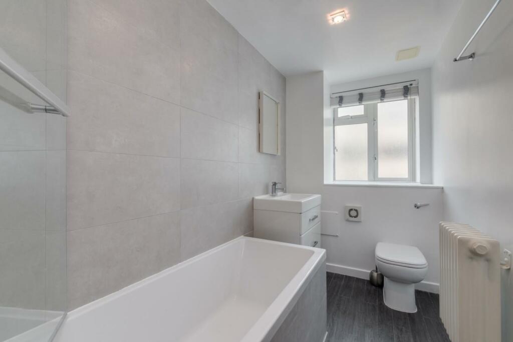 BATHROOM 1.jpg