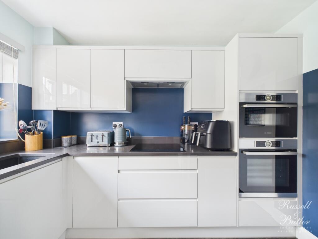 CAM01995G0-PR0379-STILL017