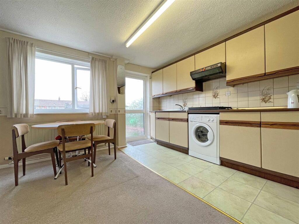 Flamborough Way 6 - Kitchen.jpg