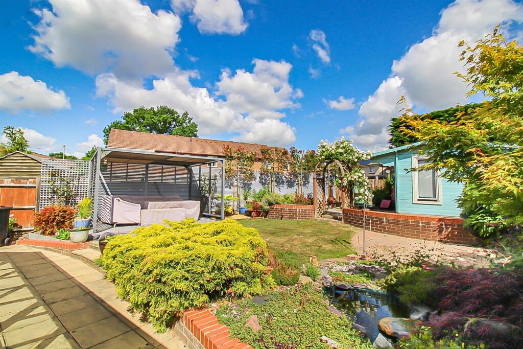 8 Topaz Grove, Waterlooville-Small-5.jpg