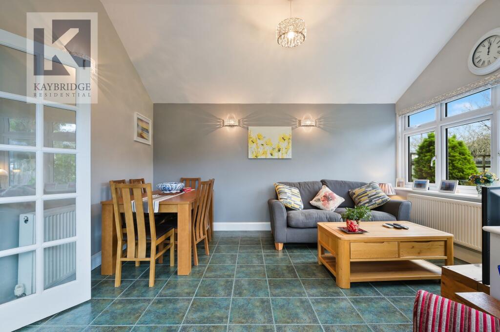 Elmcroft Drive, Chessington - KT9 1DY