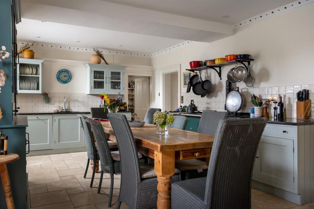 21 - Rockstowes Hill - GL11 5AF - Web.jpg