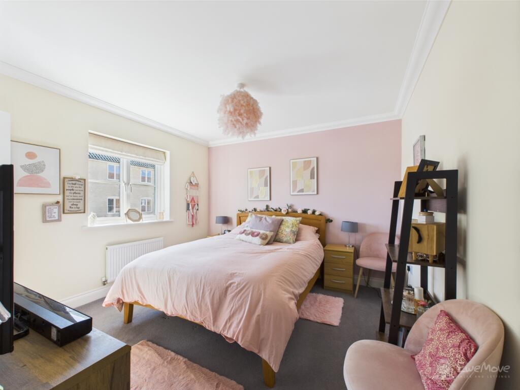 Principal Bedroom- Mark Stephens EweMove Newmarket