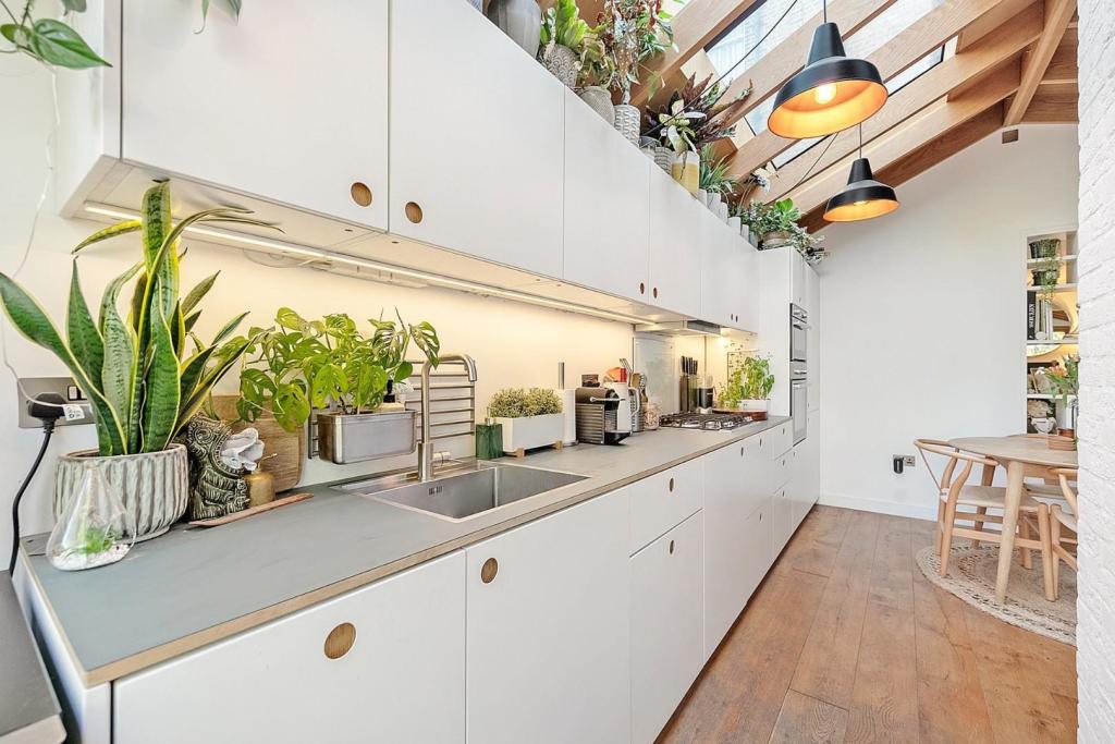 Kitchen (4).jpg