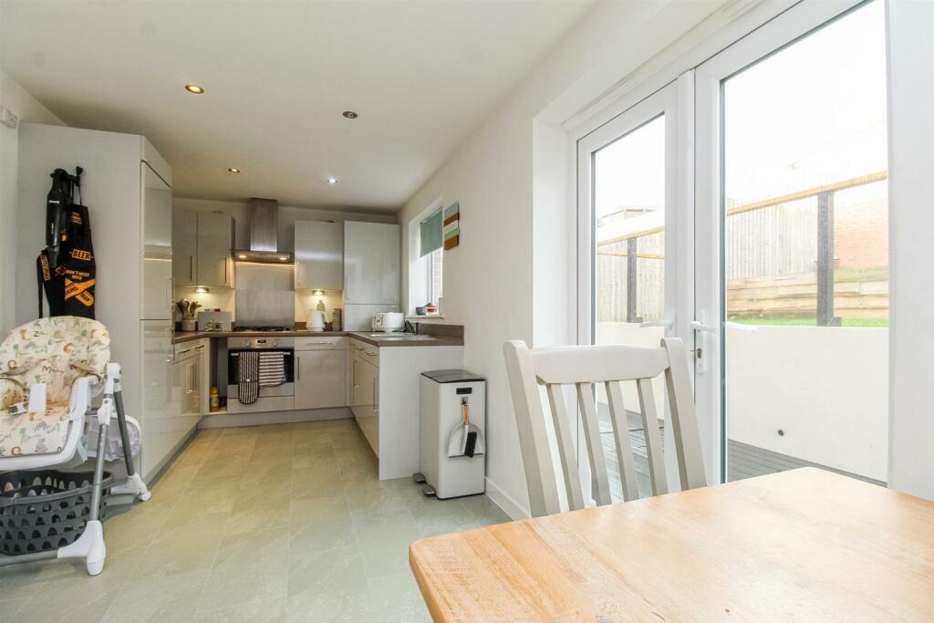 KITCHEN DINING ROOM