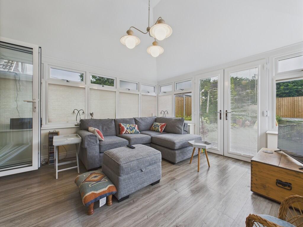 CAM04273G0-PR0172...