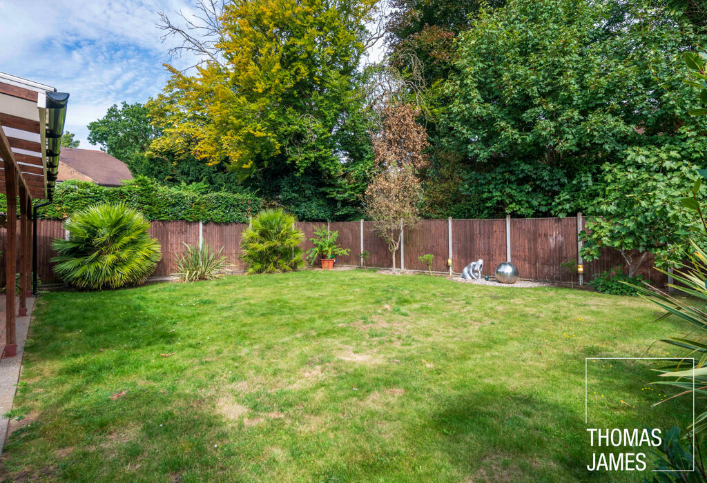 1 Athole Gardens, quiet cul-de-sac location