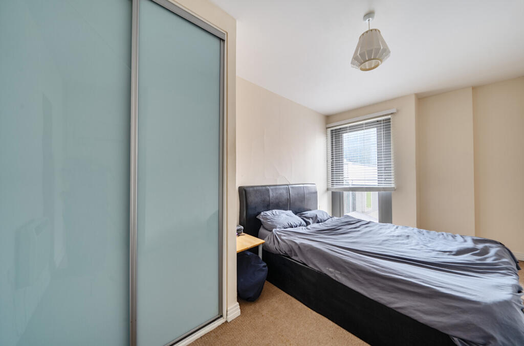 1304507-15-683ee3...