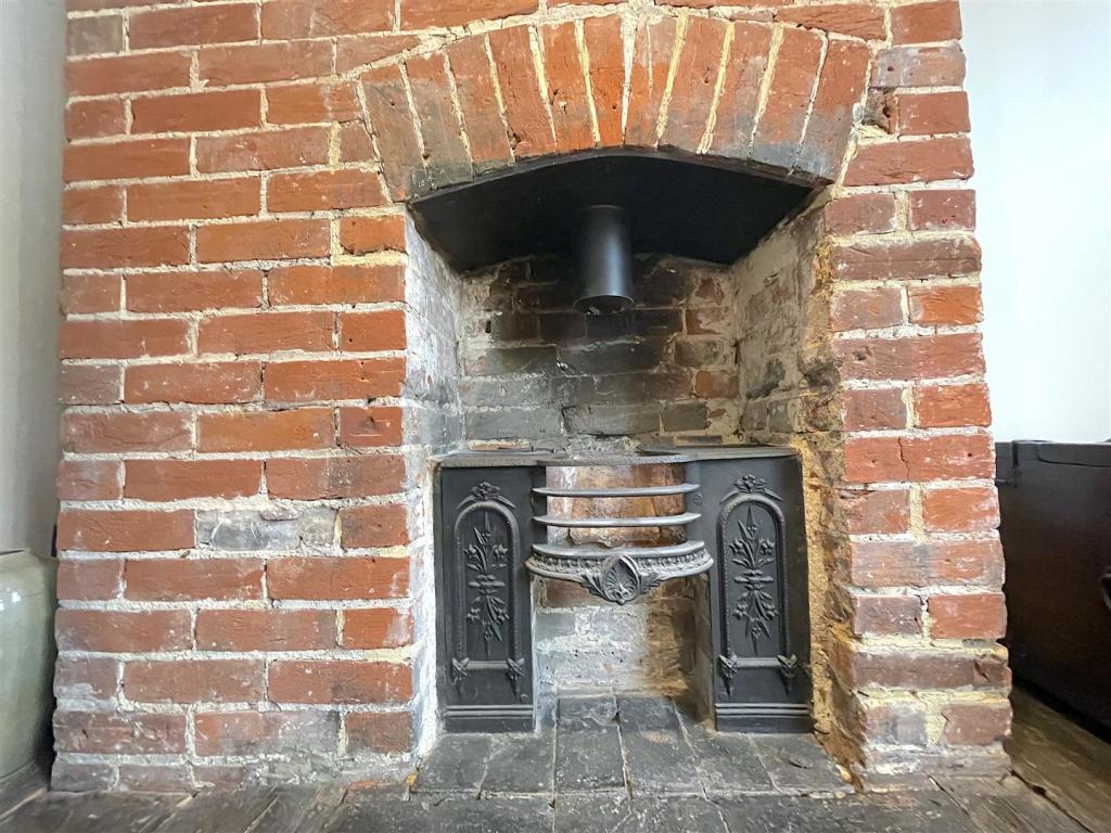 Bedroom Fireplace (1).jpeg