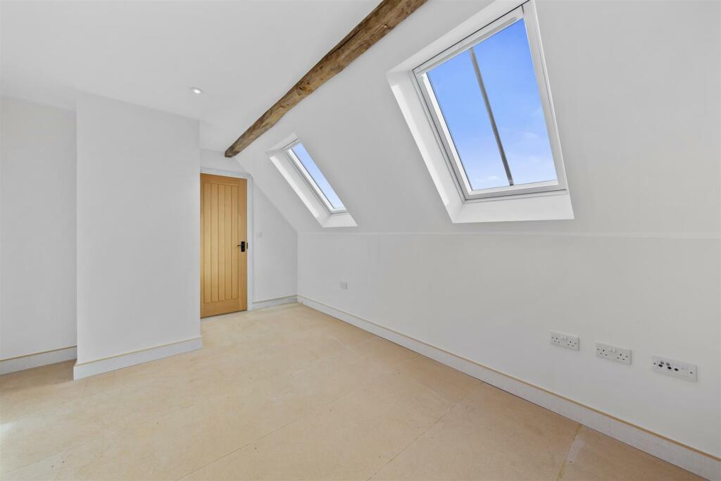 Bedroom 4.jpg