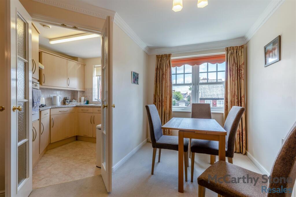 8660513-interior14.jpg
