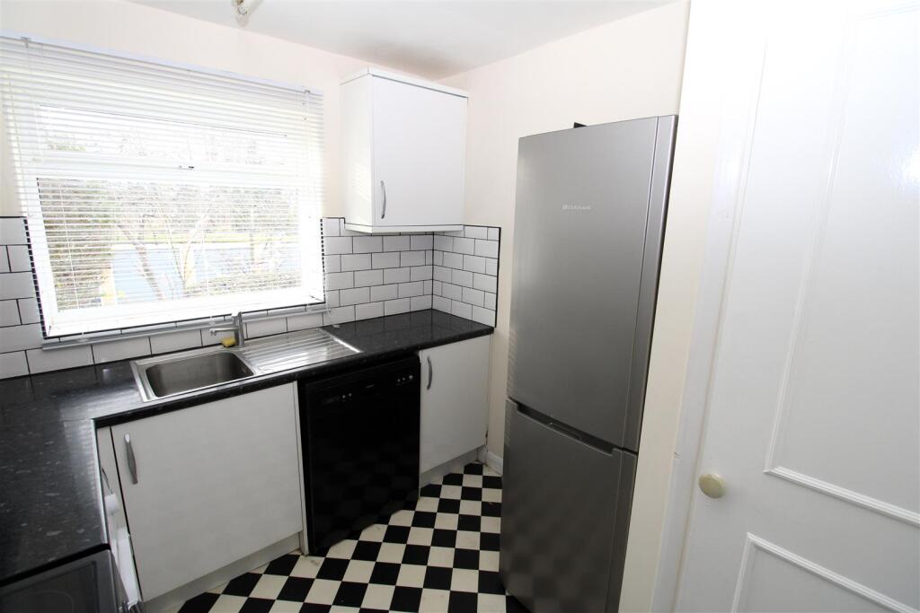 Kitchen2.JPG