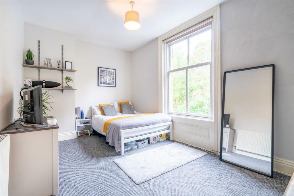 Bedroom 1.jpg