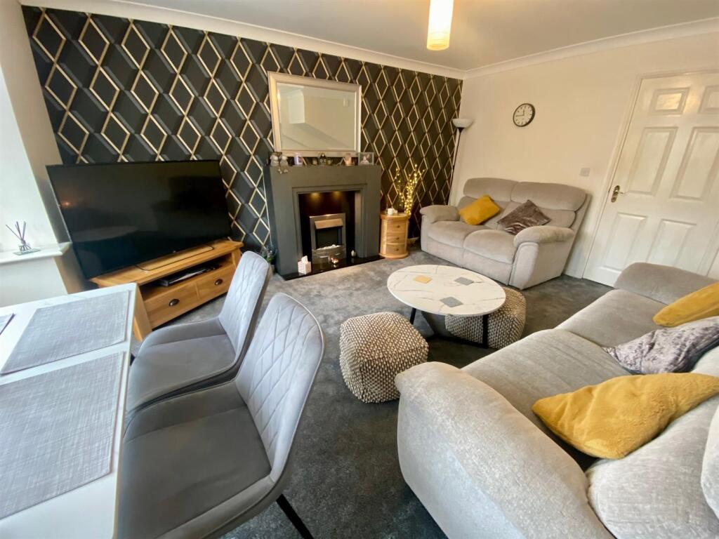 lounge 1.jpg