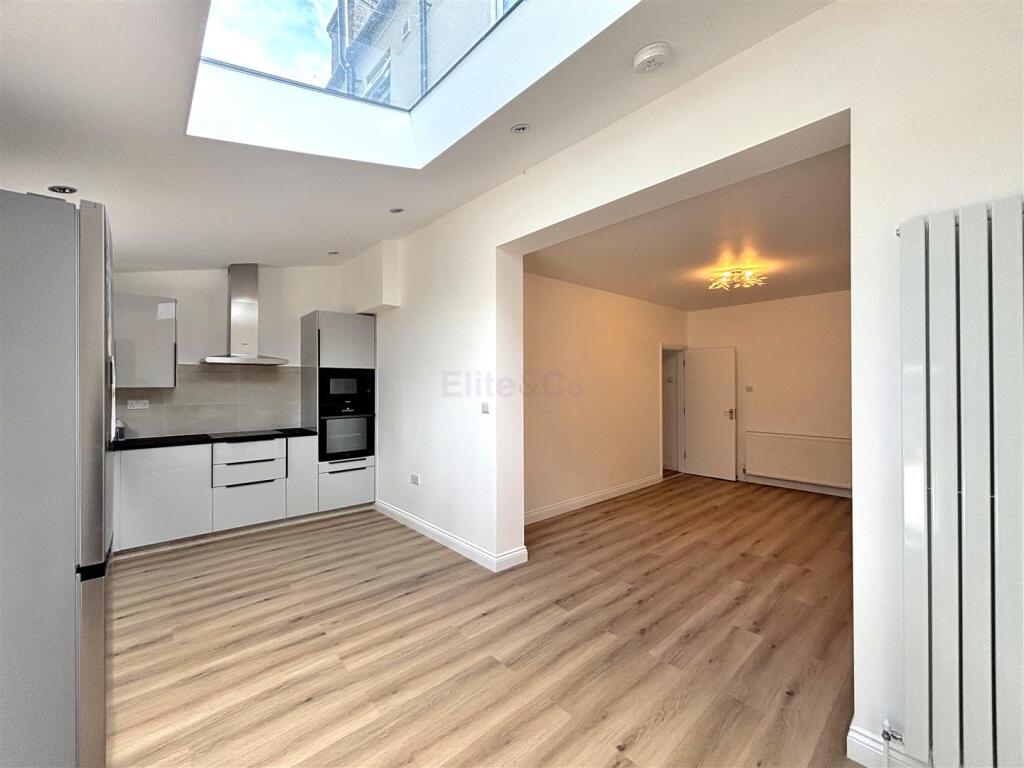 Kitchen/Breakfast Area