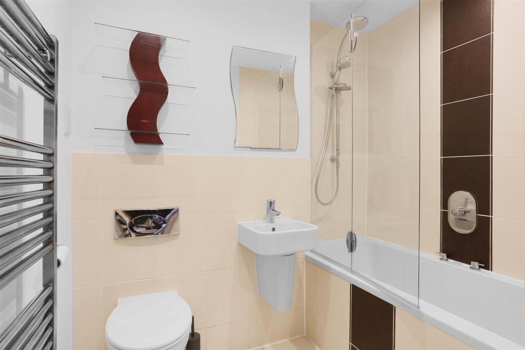 1551556522 - 3 VICTORIA COURT, SM3 - 15.jpg