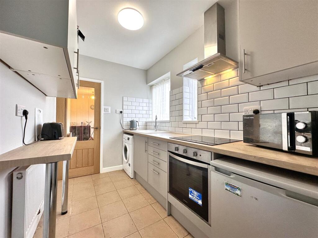 Modern Fitted Kitchen 823