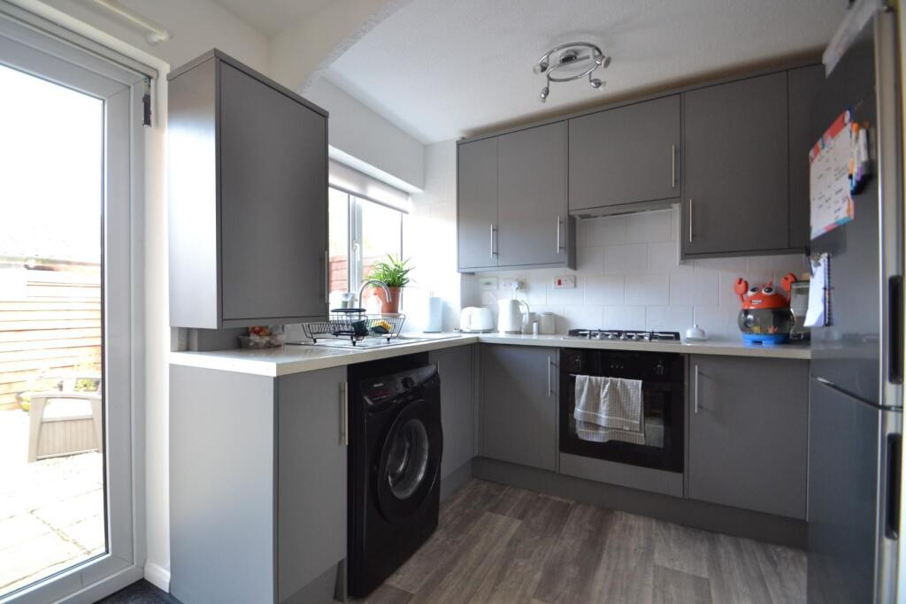Kitchen 2.JPG