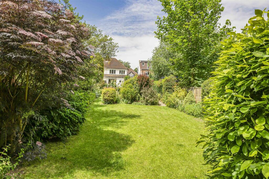 Cleeve View Road | Garden
