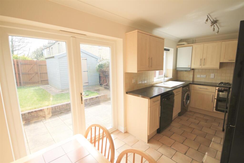 Kitchen 2.jpg