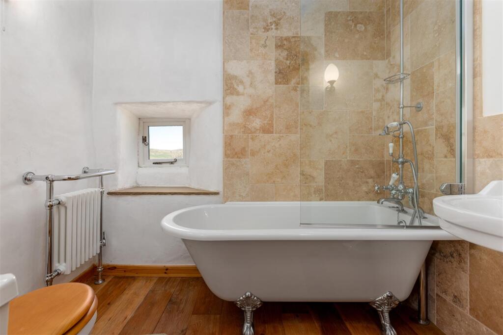 Bedroom Four En-suite