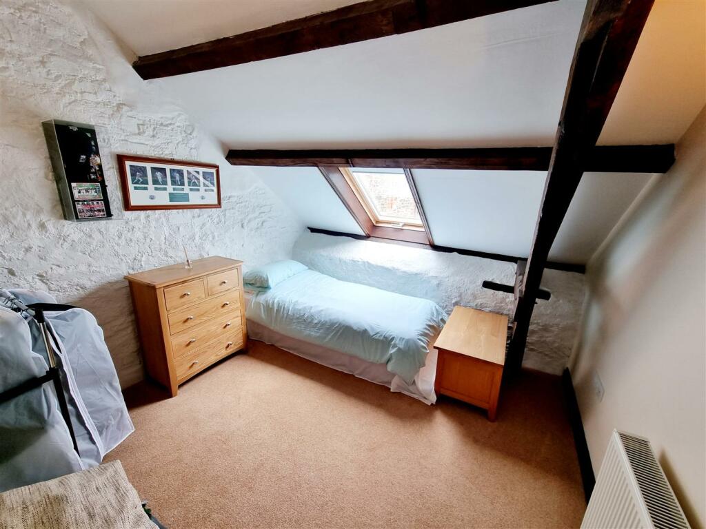 Bed 3.jpg