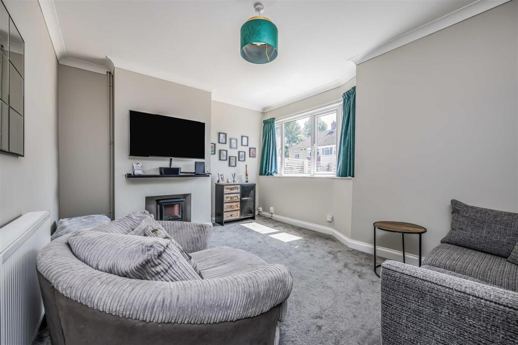 1 Gitsham Gardens, Waterlooville-Small-PorticoMark