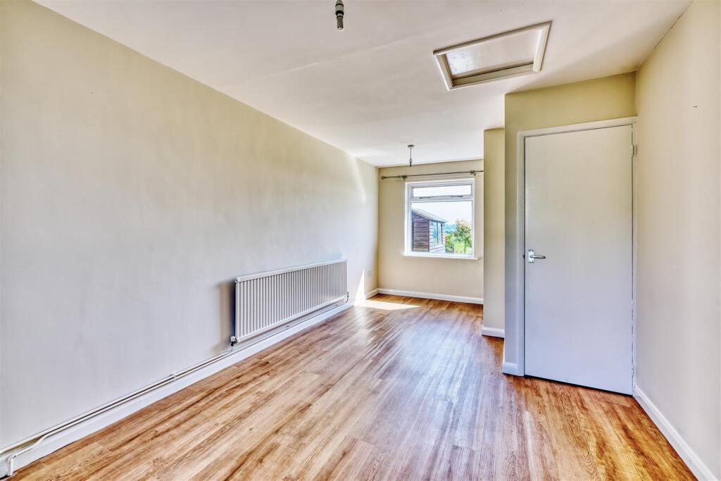 15-1 Fotheringhay rd