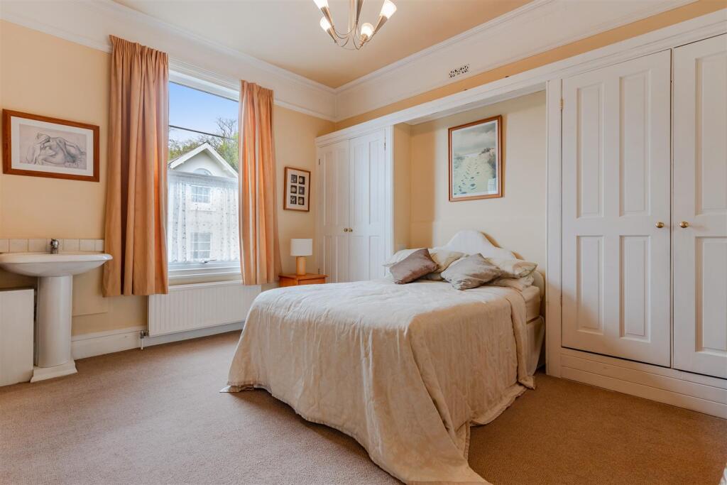 A35 - 26 College Road Newton Abbot - 250422.jpg