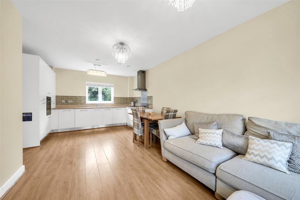 Lounge/Kitchen