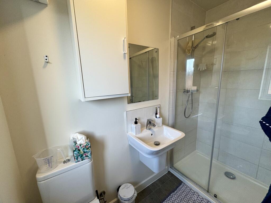 en-suite shower