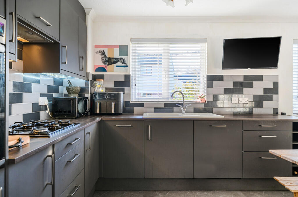 1385362-18-693065...