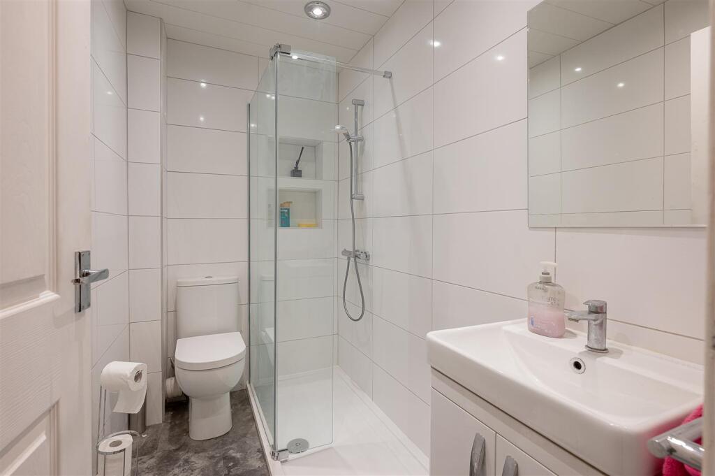 SHOWER ROOM