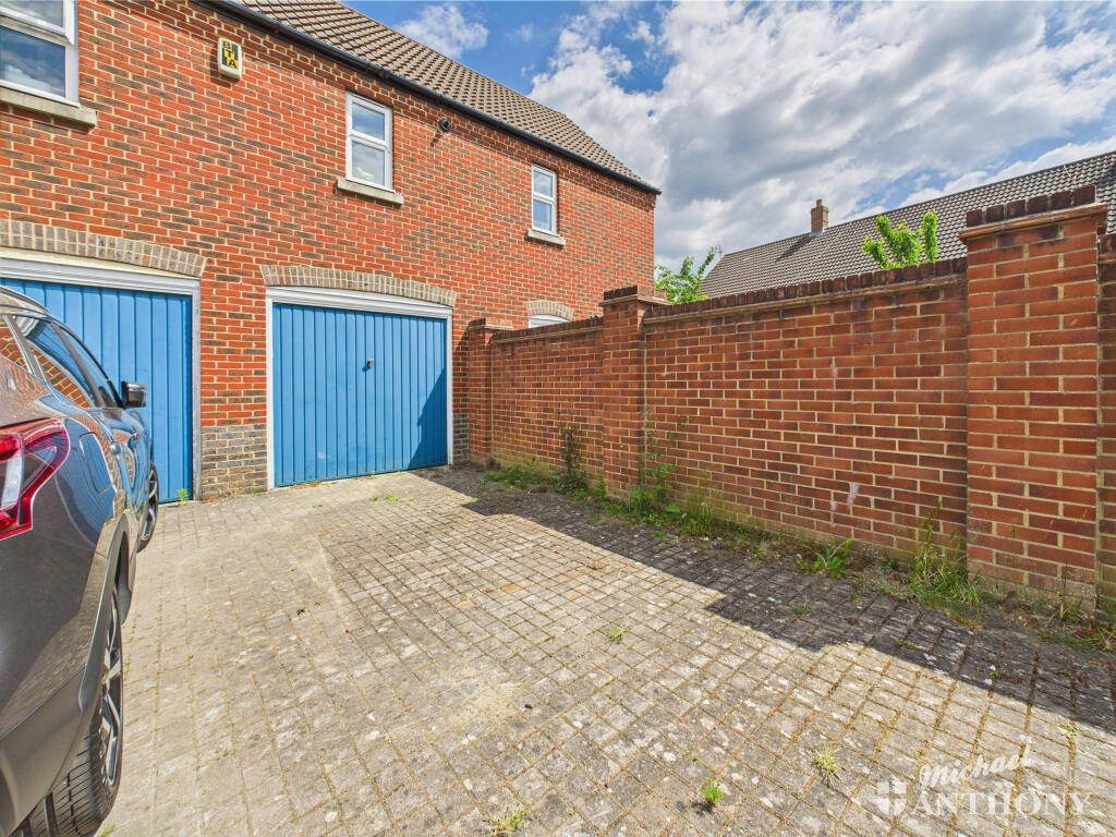 CAM03852G0-PR0293-STILL010