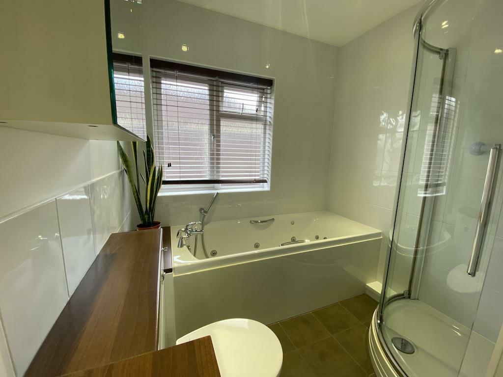 19 - Bathroom &amp; Shower.jpg