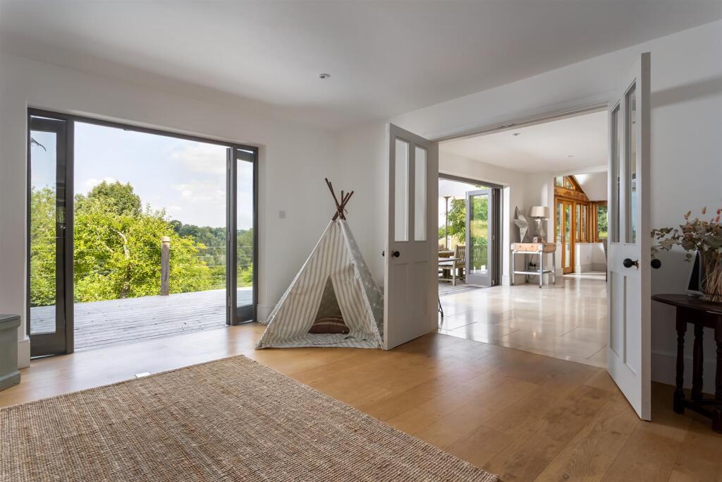 32 - Springview - GL8 8XX - Web.jpg