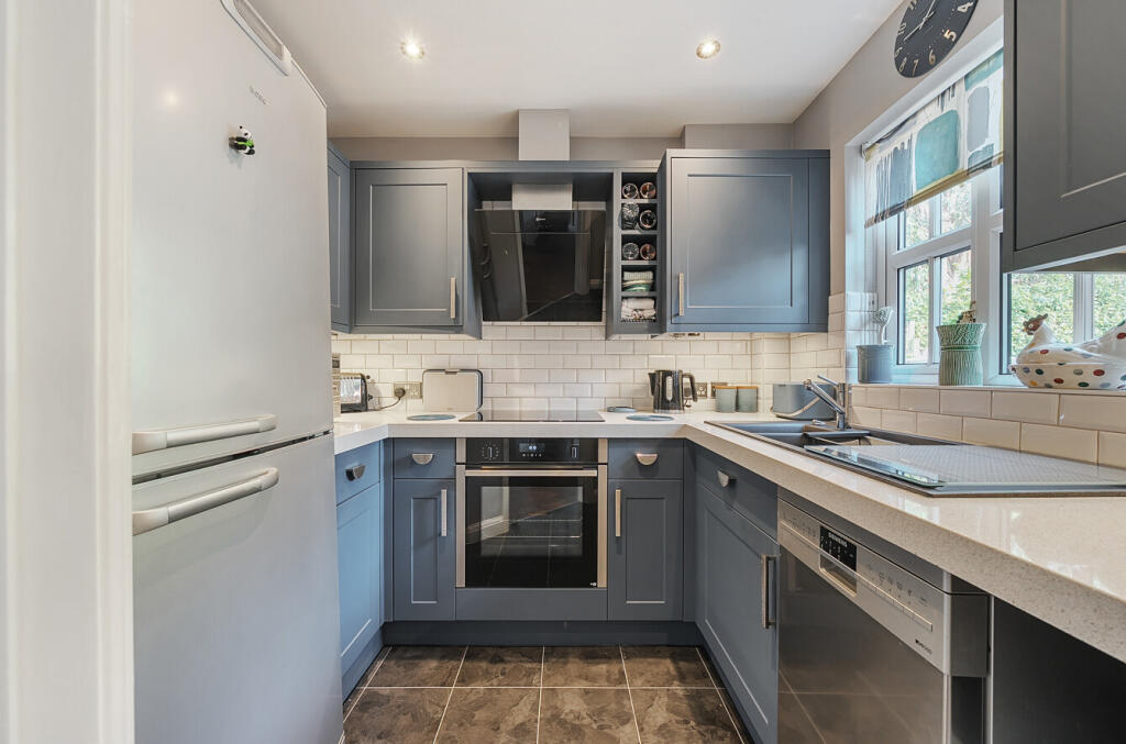 1332623-4-68932c6...