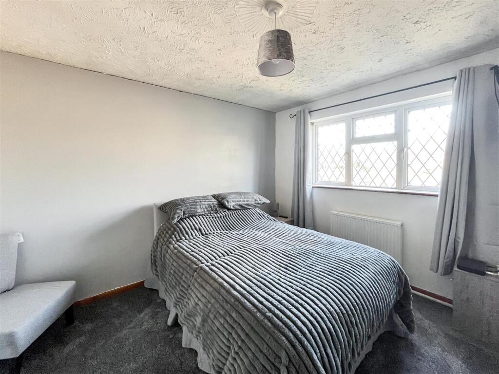 bed 1.jpg