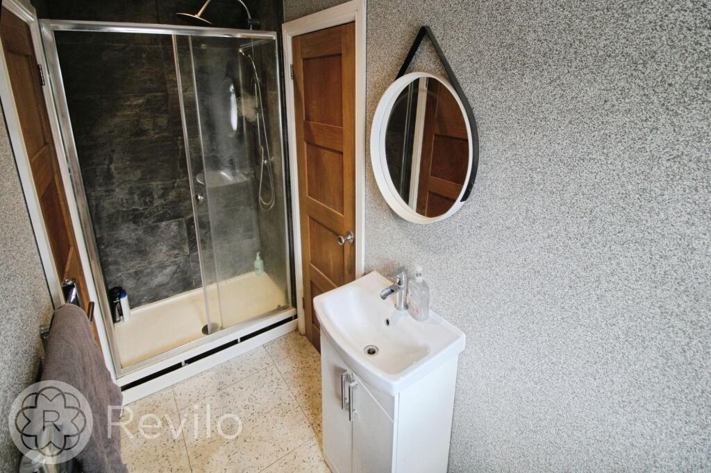 Jack&amp;Jill Bathroom