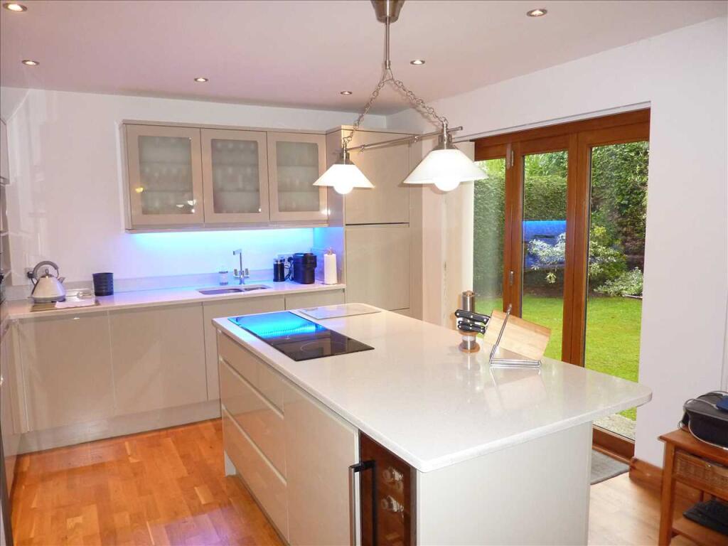 LIVING KITCHEN