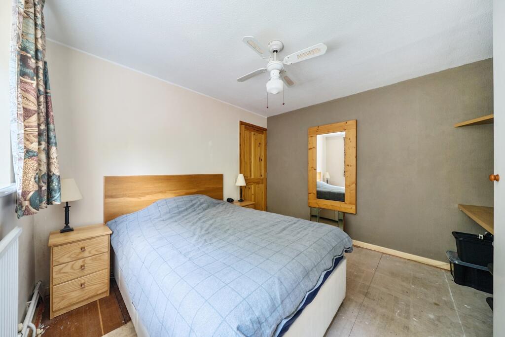 33 HEOL DEWI  DOUBLE BEDROOM 2