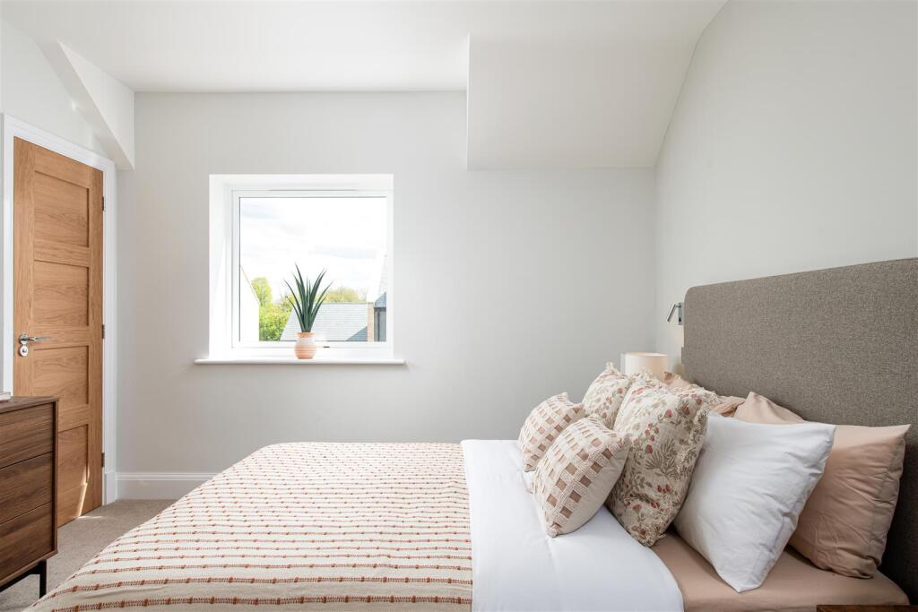 Bedroom1_2.jpg