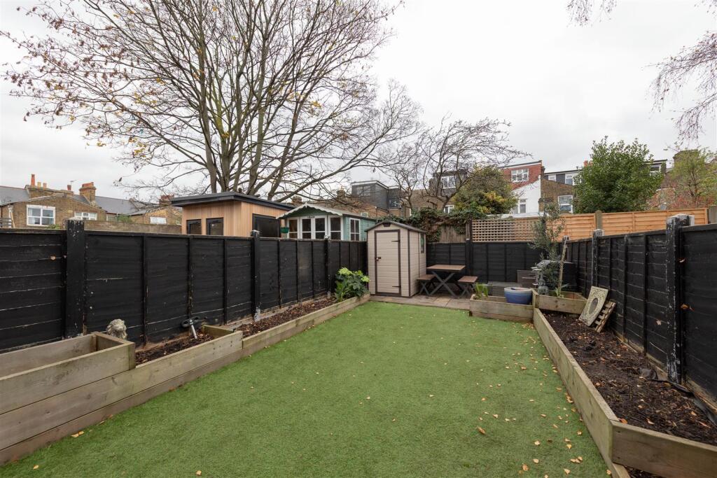 Callis Road, E17