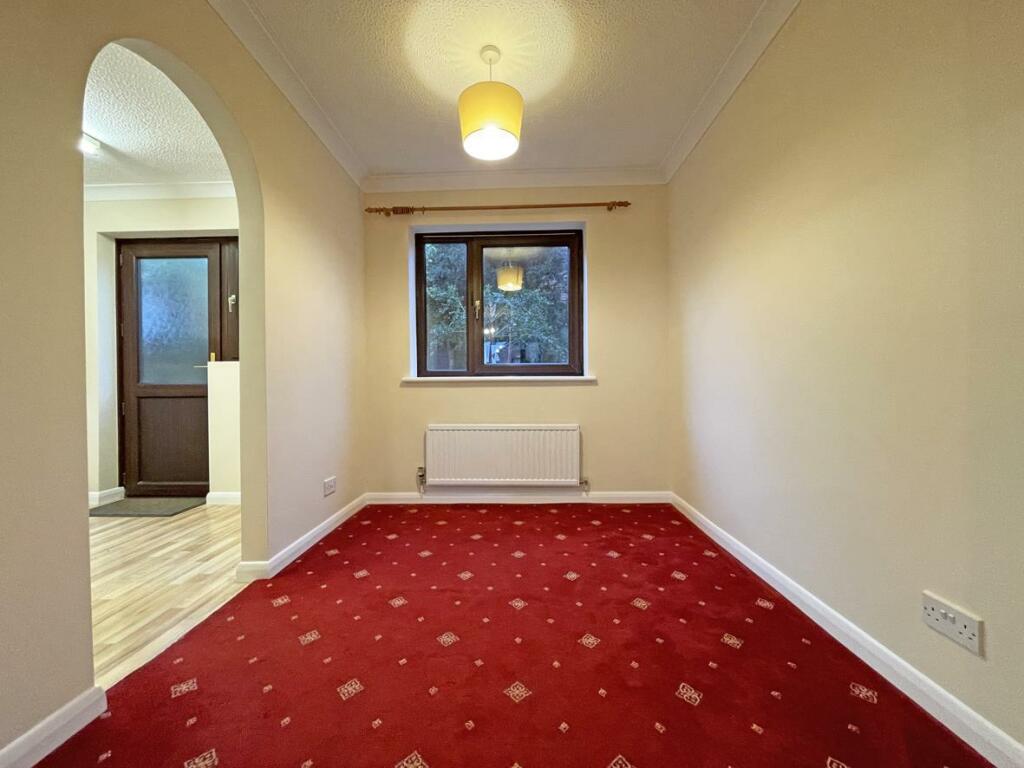 Ashtree Close 2 Dining Area.jpg