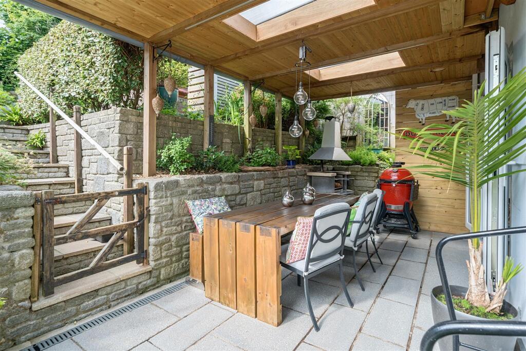 Spinney Outdoor Dining..jpg