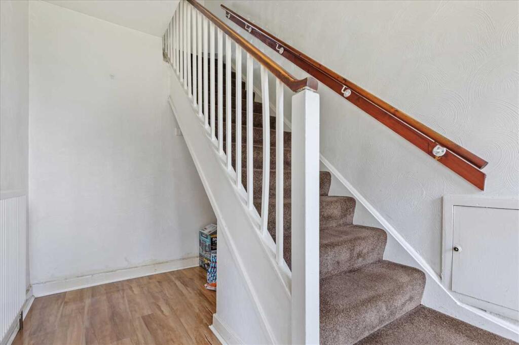 Entrance Hallway (2)